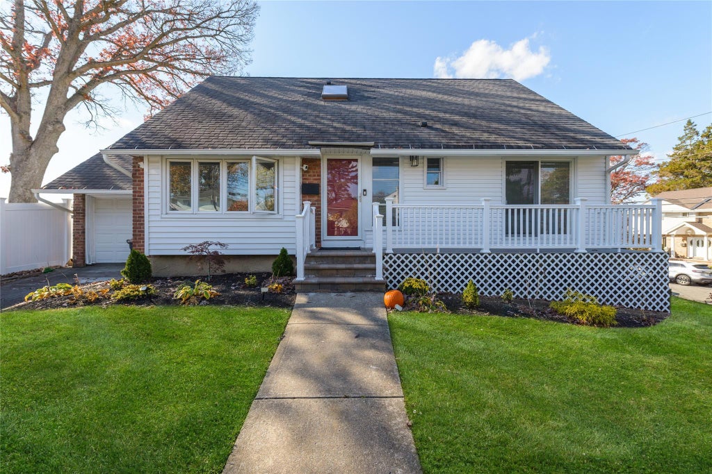 1 of 20 - 2 5th Place, Syosset, NY