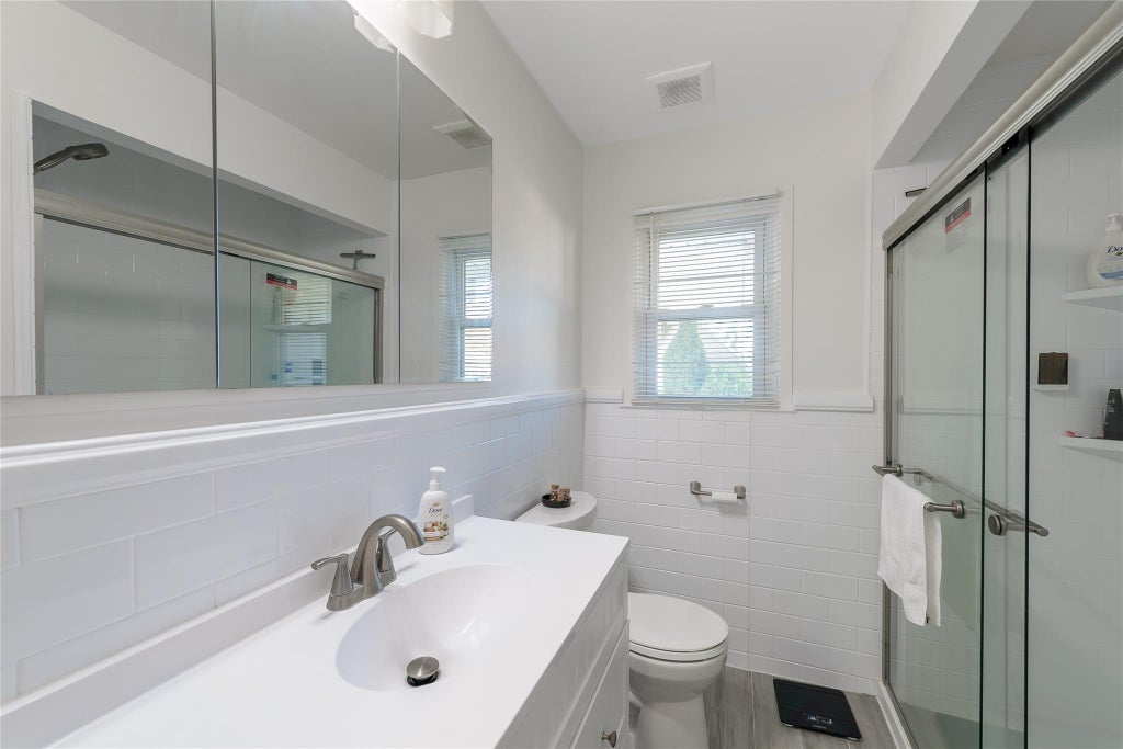 13 of 20 - 2 5th Place, Syosset, NY