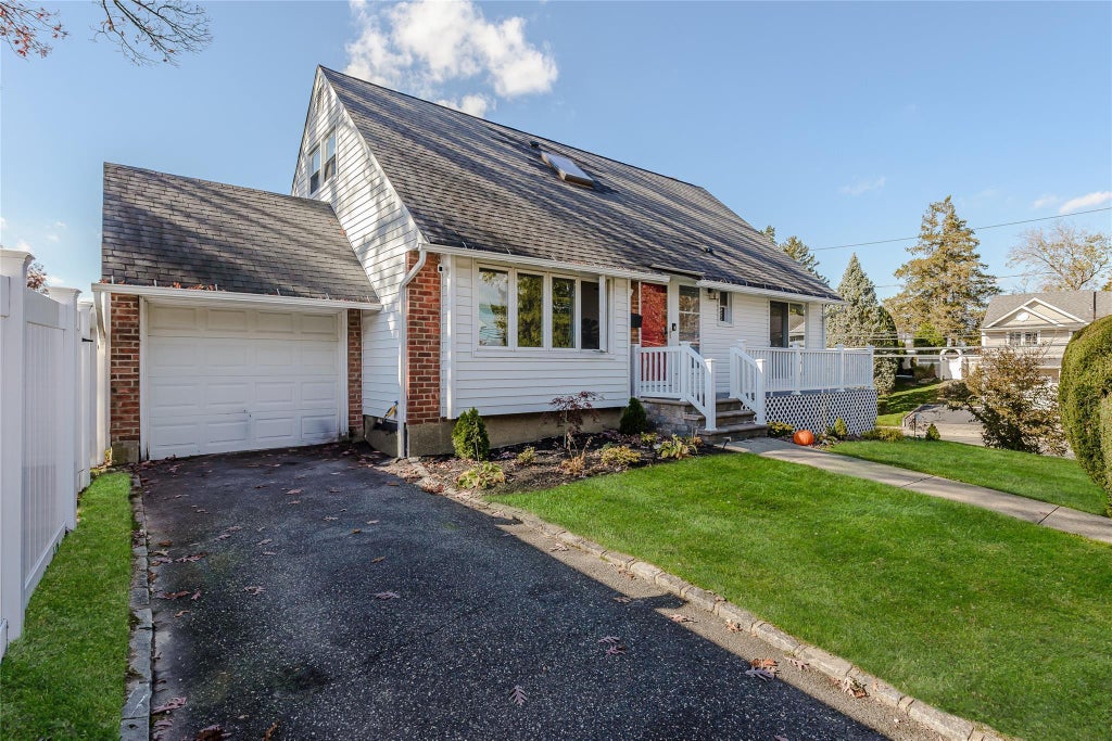 1 of 20 - 2 5th Place, Syosset, NY