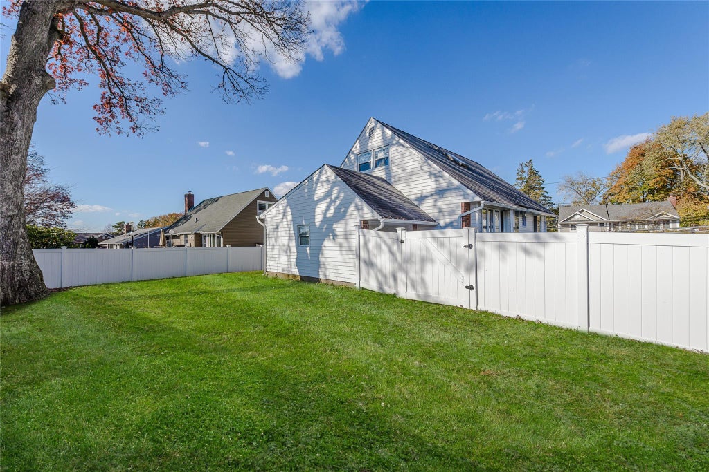 19 of 20 - 2 5th Place, Syosset, NY