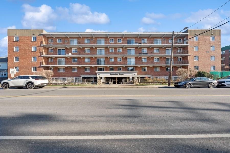 1 of 31 - 200 Atlantic Avenue # 224, Lynbrook, NY