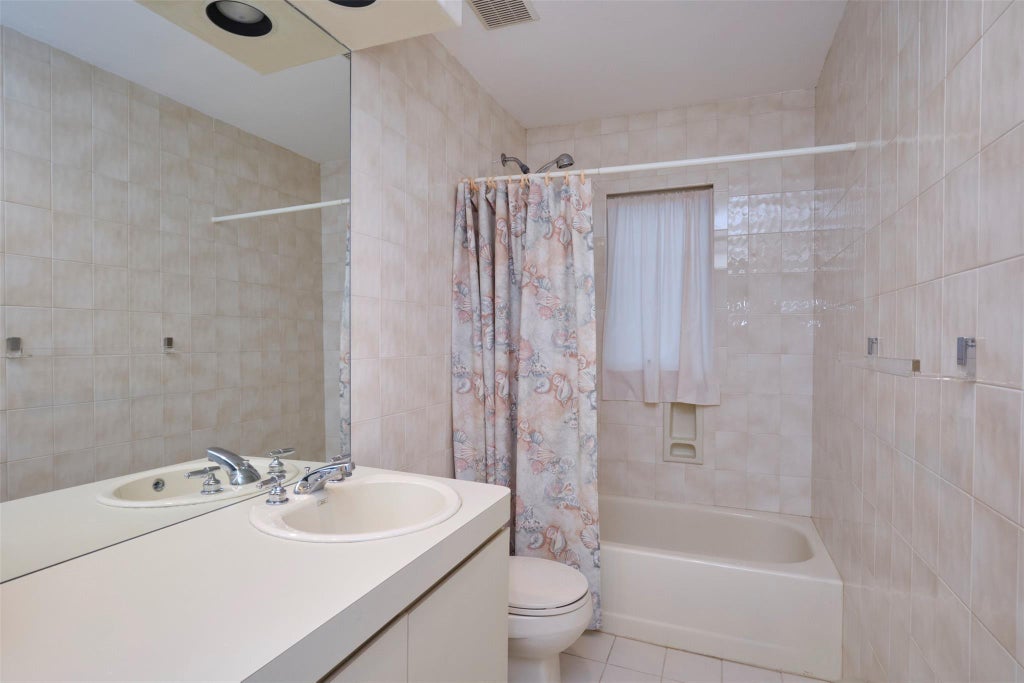 13 of 29 - 387 Garden St., East Meadow, NY