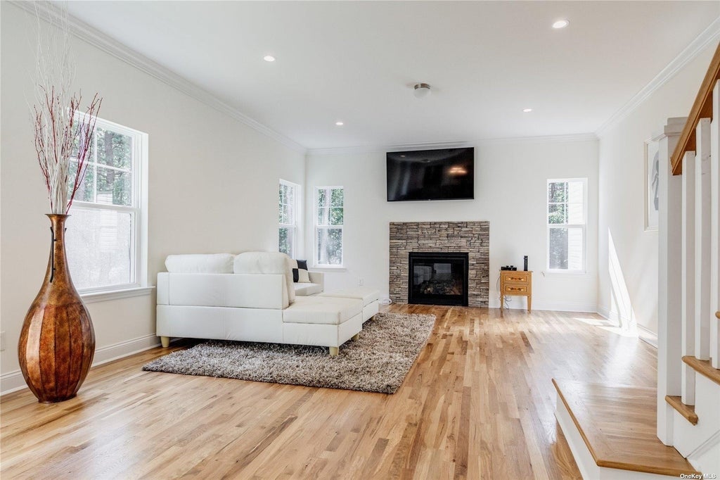 7 of 35 - 7 9th St., Center Moriches, NY