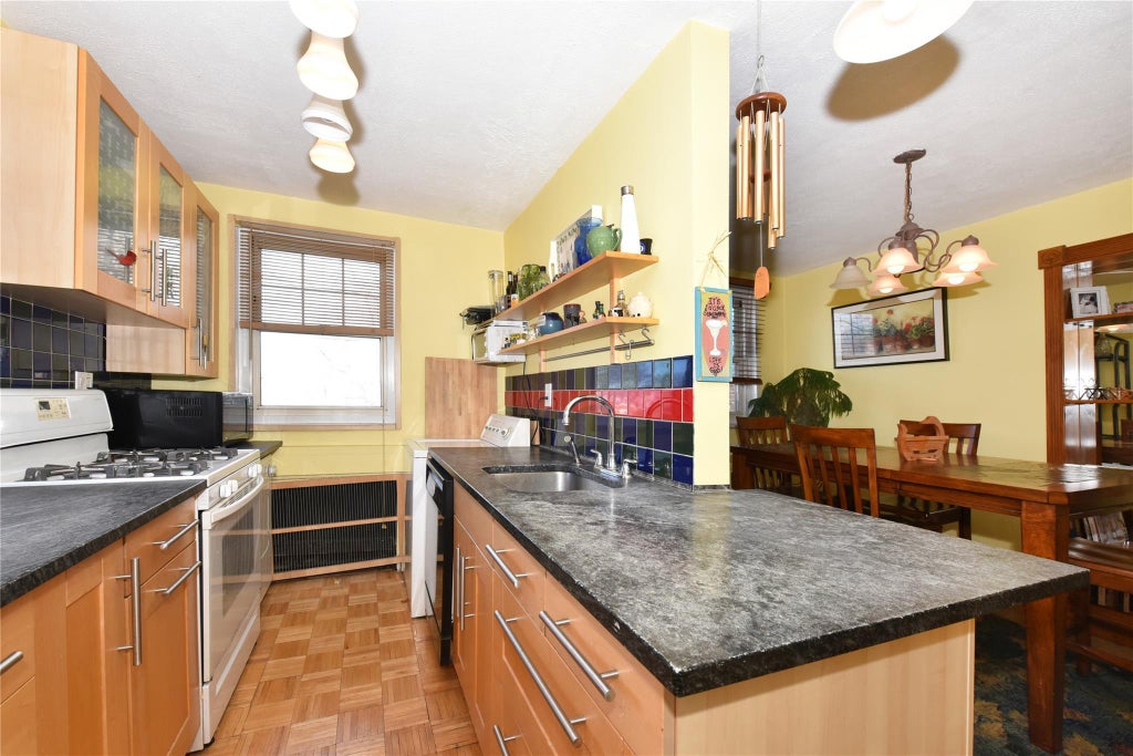 9 of 17 - 60-59 251 St. 251 St. # Second, Little Neck, NY