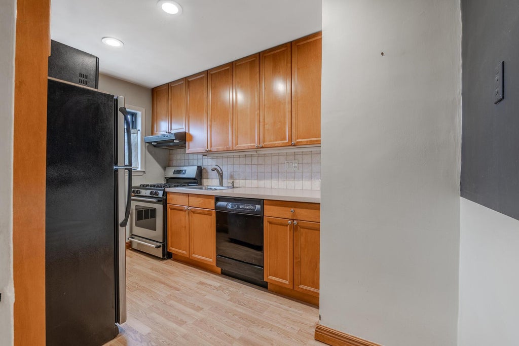 10 of 18 - 74-79 220th St. # A, Oakland Gardens, NY