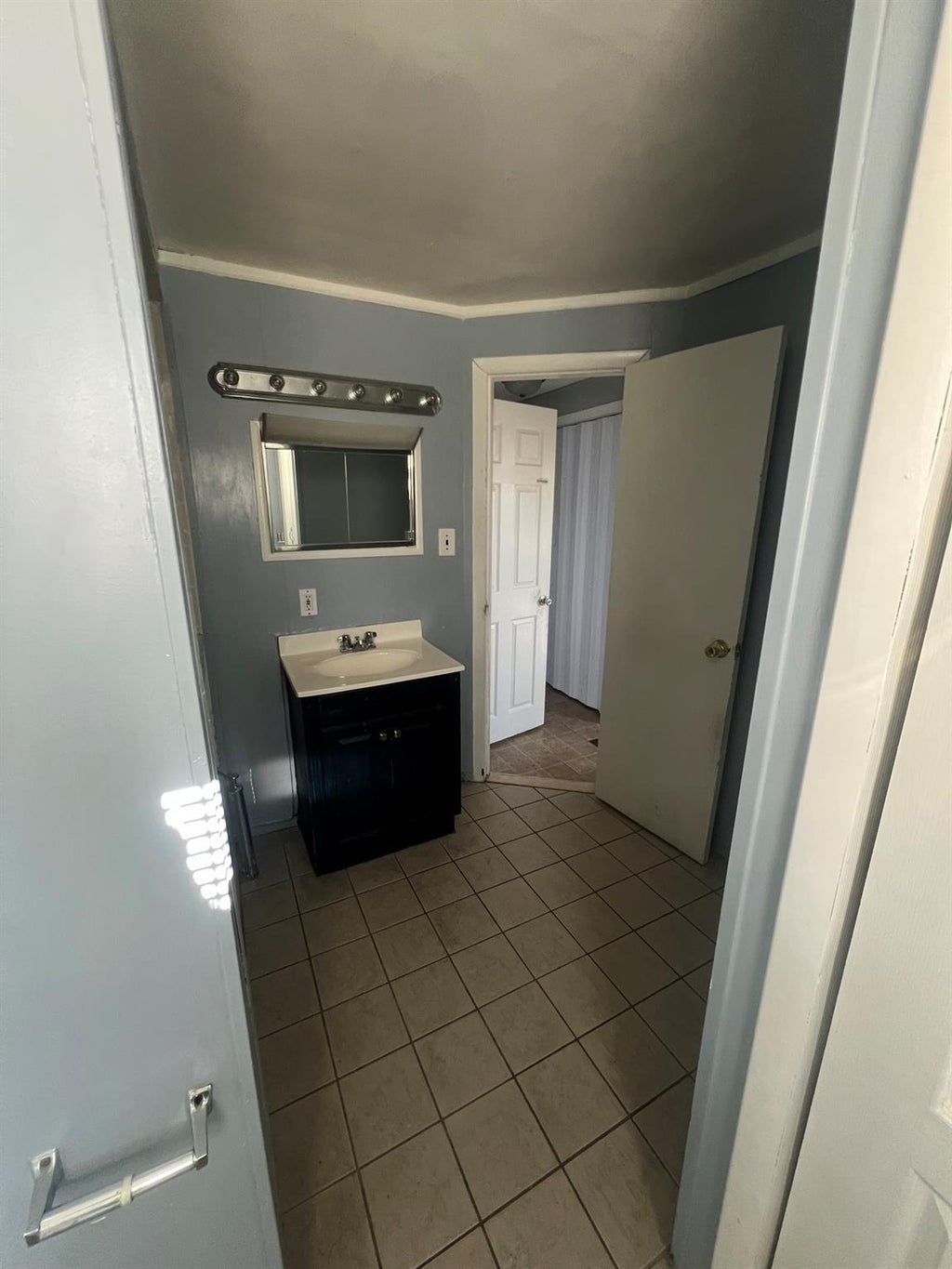 7 of 15 - 873 Court Road, Franklin Square, NY