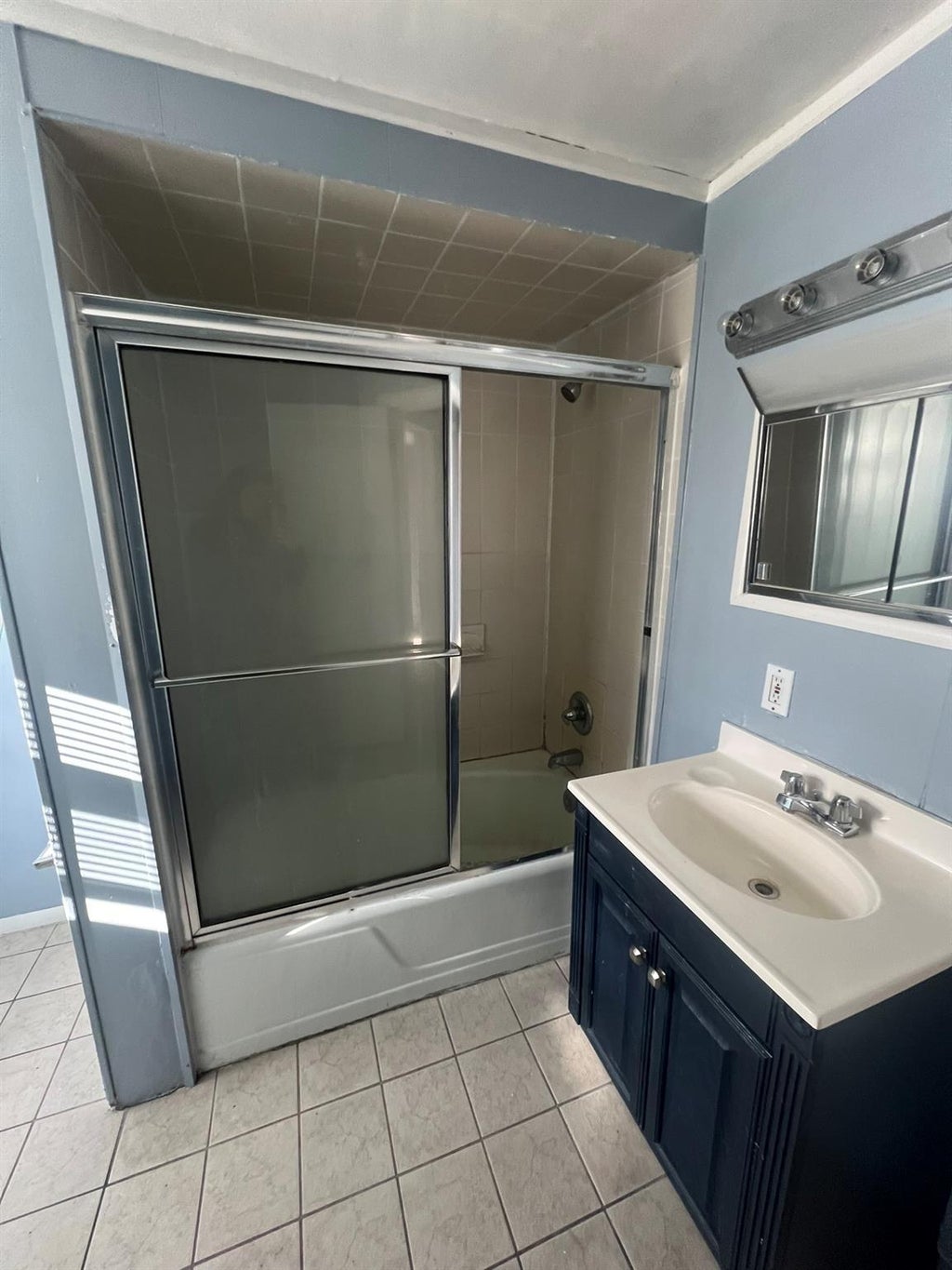 8 of 15 - 873 Court Road, Franklin Square, NY