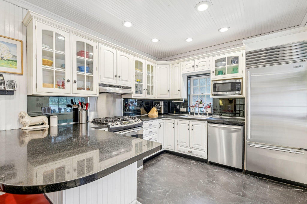 9 of 33 - 537 Moriches Road, Head Of The Harbor, NY