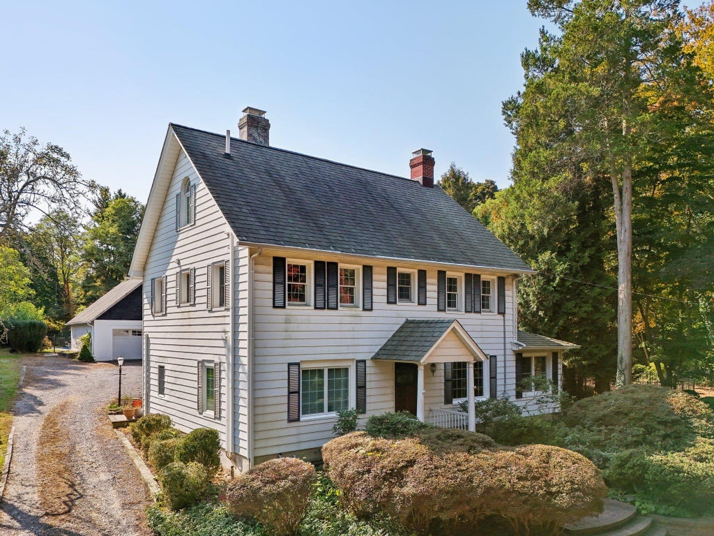 1 of 33 - 537 Moriches Road, Head Of The Harbor, NY