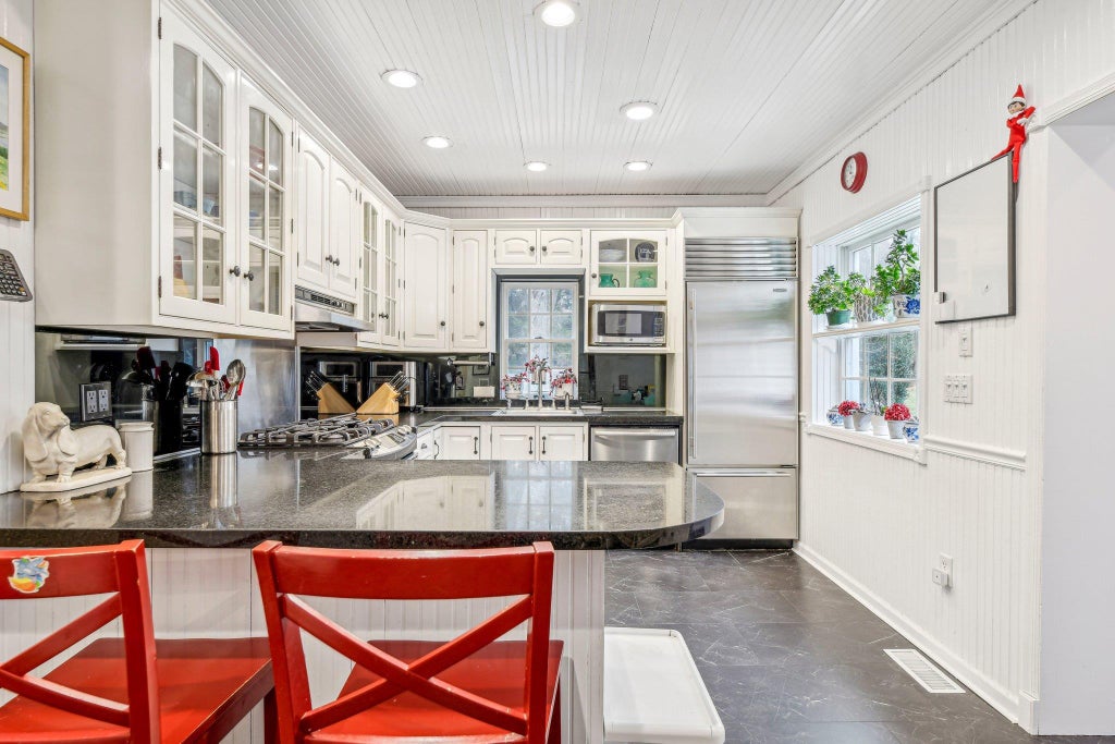 8 of 33 - 537 Moriches Road, Head Of The Harbor, NY