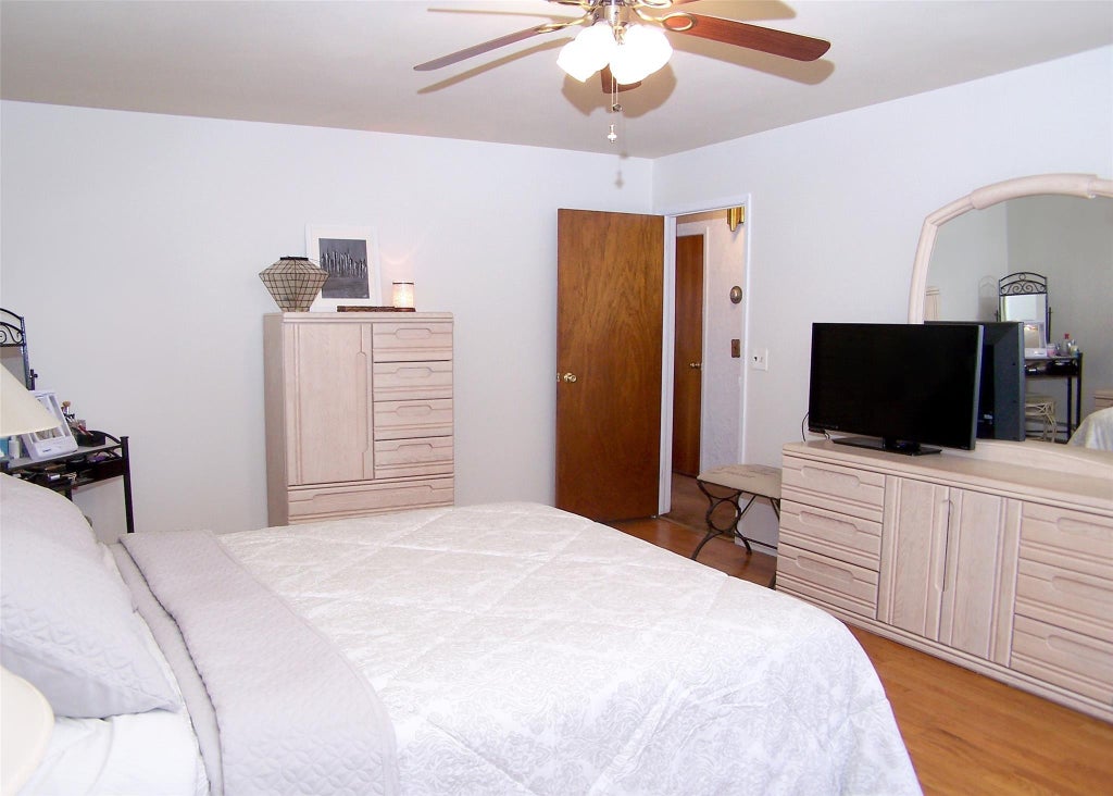 18 of 25 - 151 Lakeside Drive, Oakdale, NY