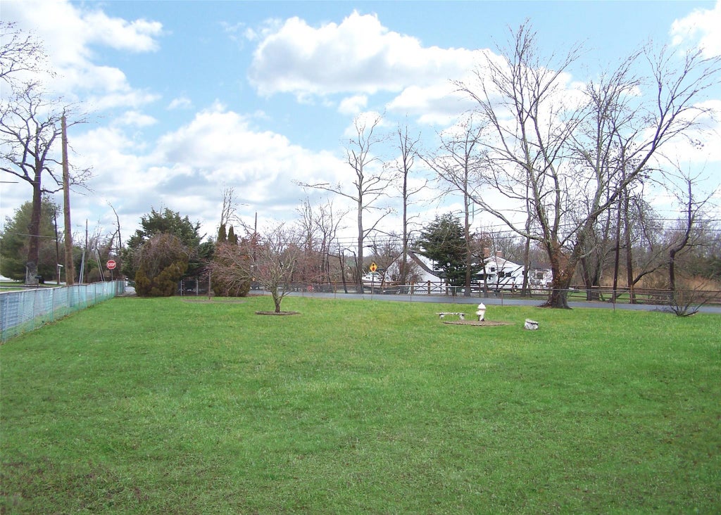 19 of 25 - 151 Lakeside Drive, Oakdale, NY