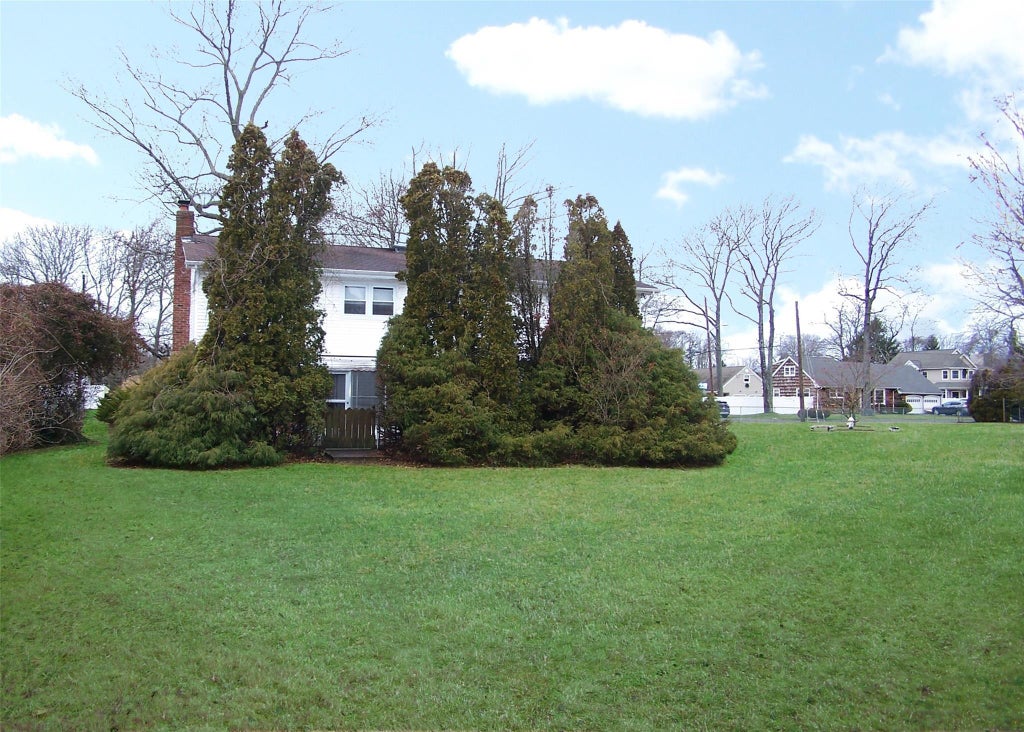 22 of 25 - 151 Lakeside Drive, Oakdale, NY