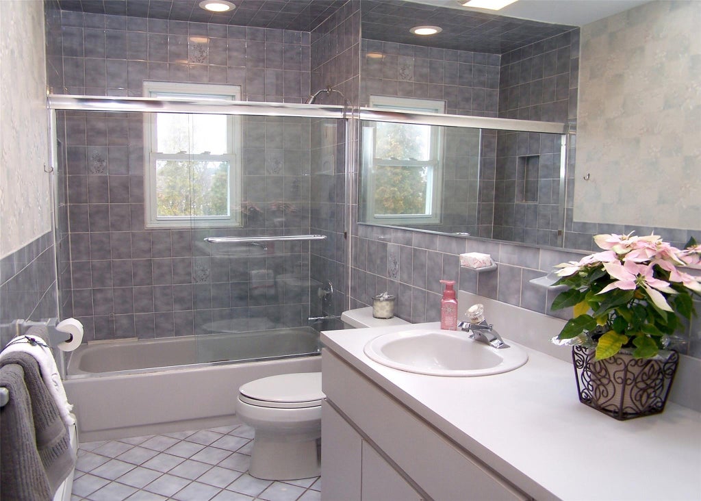 2 of 25 - 151 Lakeside Drive, Oakdale, NY