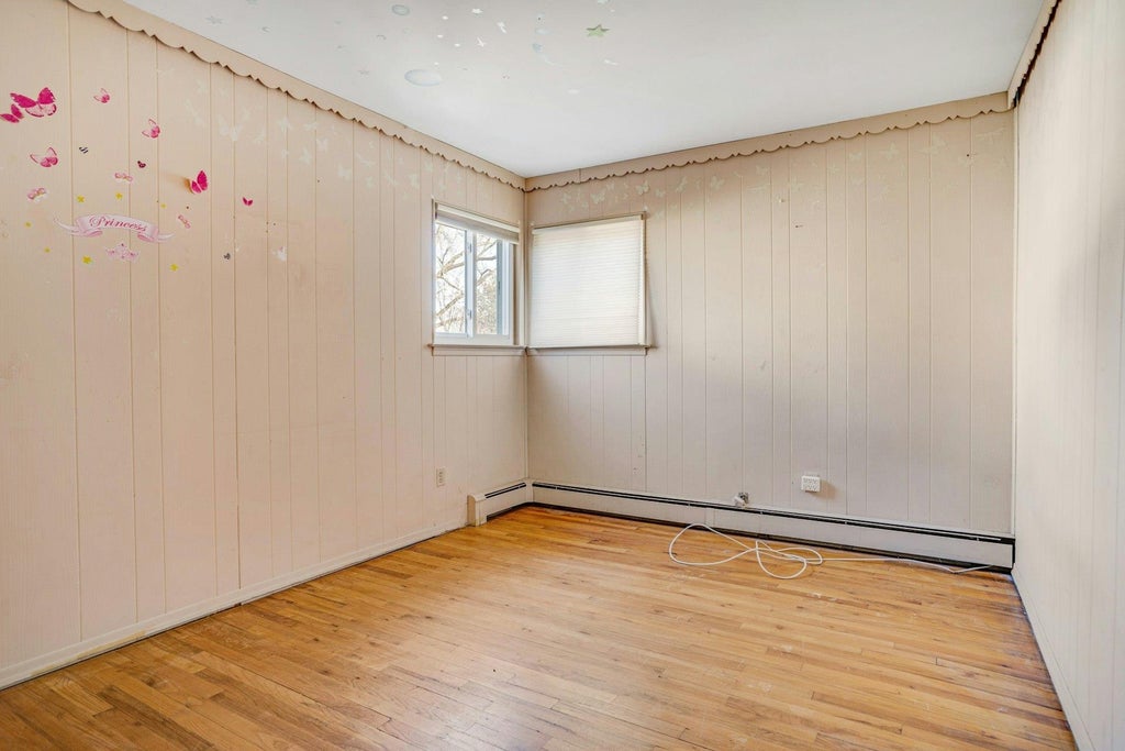 18 of 29 - 4 Elmore Place, East Northport, NY