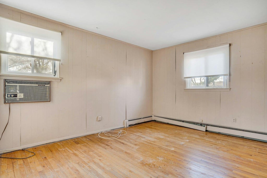 20 of 29 - 4 Elmore Place, East Northport, NY