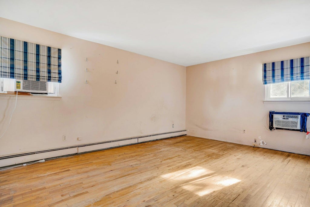 21 of 29 - 4 Elmore Place, East Northport, NY