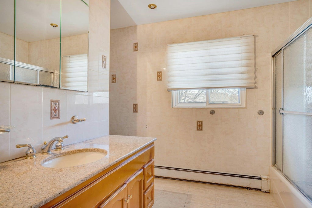 22 of 29 - 4 Elmore Place, East Northport, NY