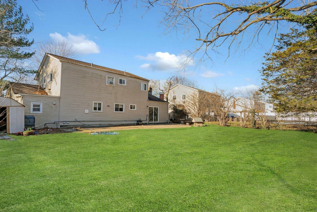 25 of 29 - 4 Elmore Place, East Northport, NY