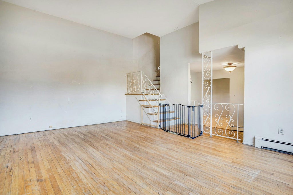 6 of 29 - 4 Elmore Place, East Northport, NY