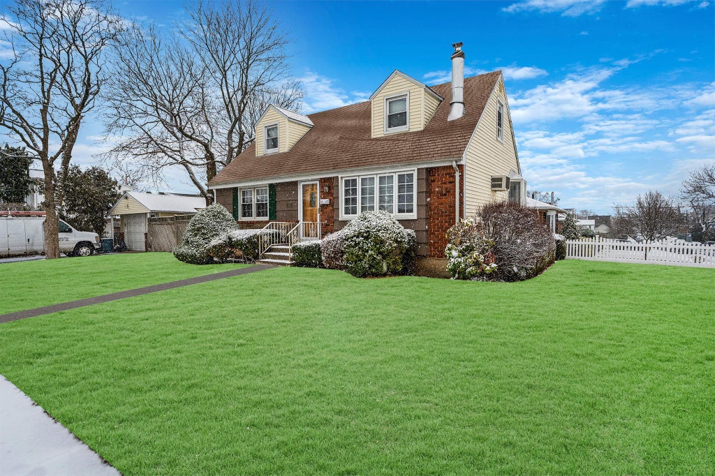 1 of 17 - 331 Doris Avenue, Franklin Square, NY
