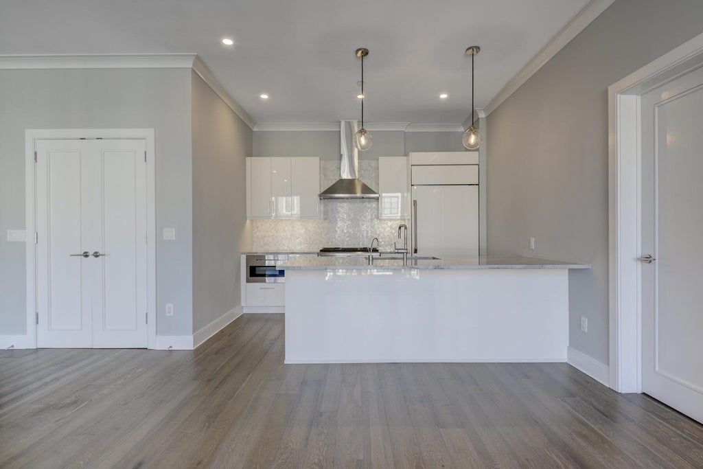 9 of 31 - 100 Garvies Point Road 1205, Glen Cove, NY