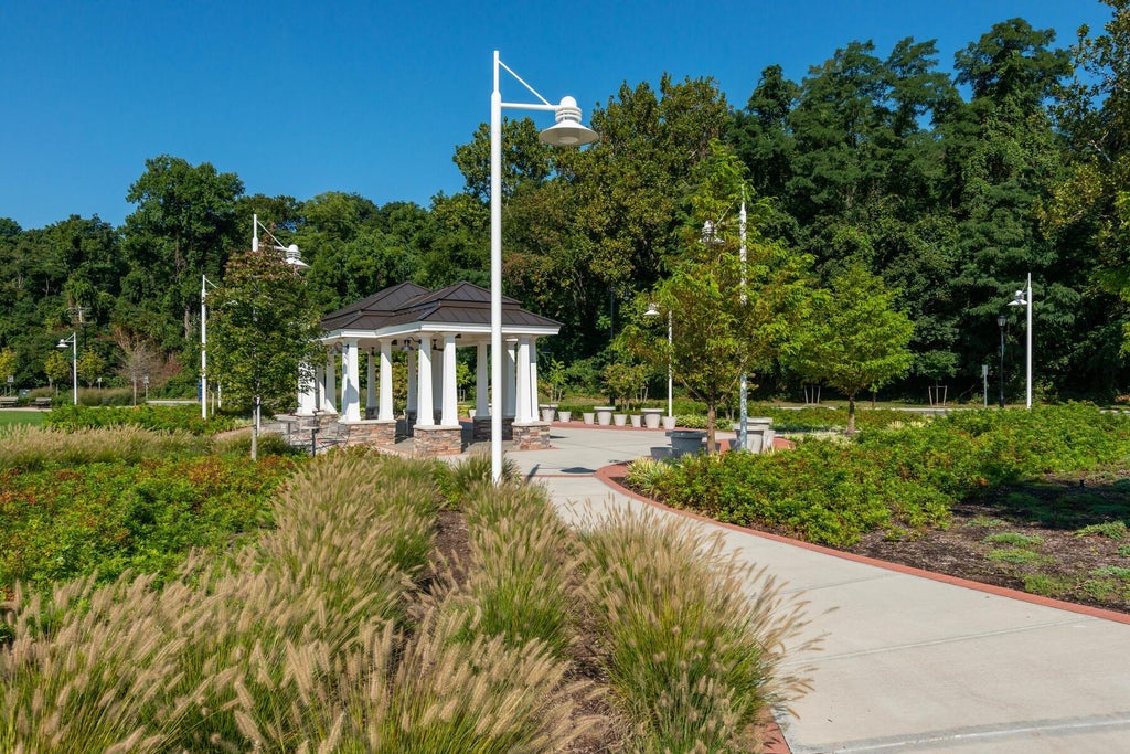 27 of 31 - 100 Garvies Point Road 1205, Glen Cove, NY