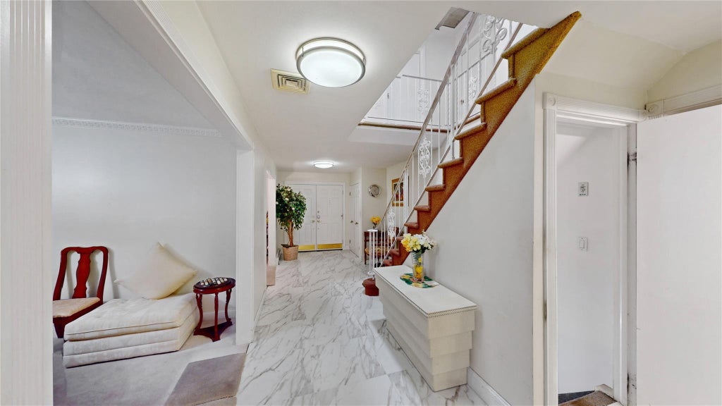 10 of 18 - 21 Broadfield Place, Glen Cove, NY