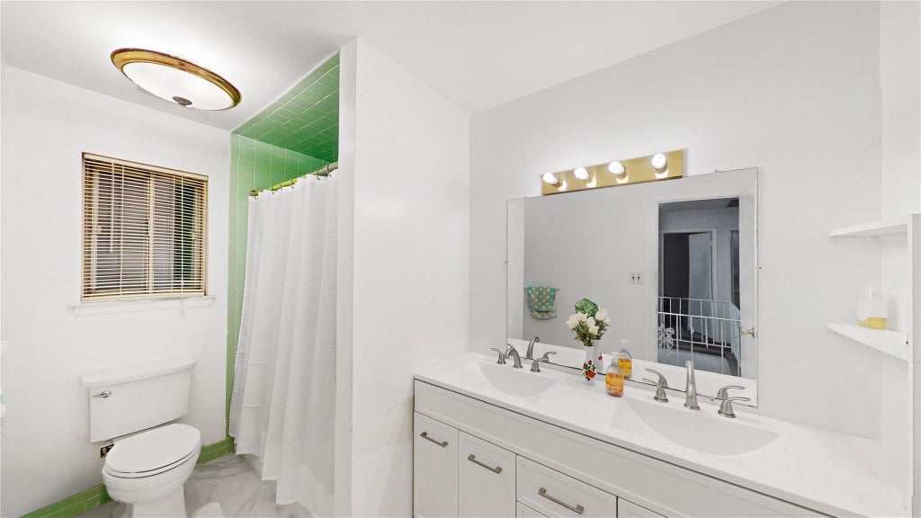 11 of 18 - 21 Broadfield Place, Glen Cove, NY