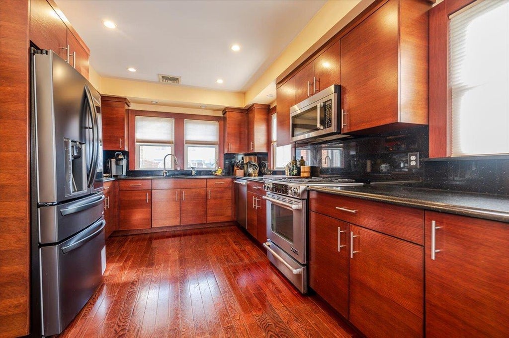6 of 30 - 140 Hoffman St., Franklin Square, NY