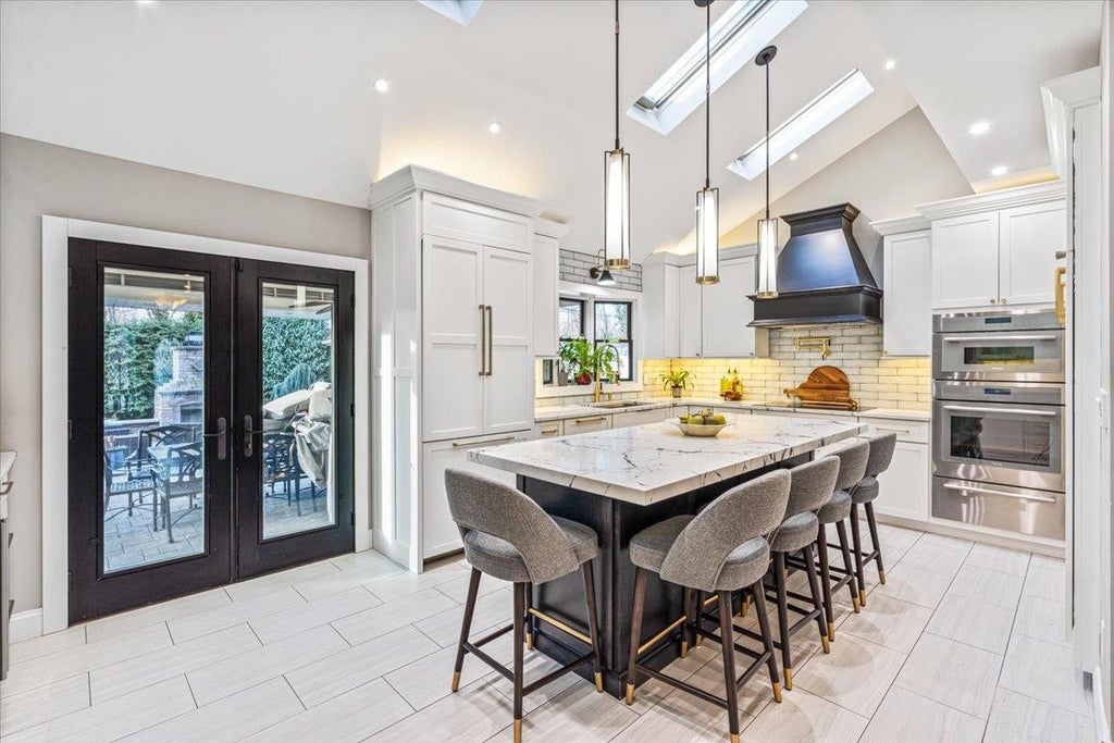 9 of 37 - 875 Catalpa Drive, Franklin Square, NY