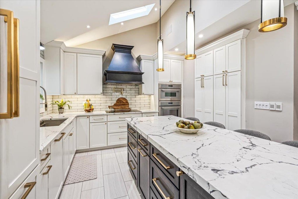 10 of 37 - 875 Catalpa Drive, Franklin Square, NY