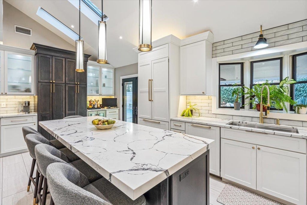 11 of 37 - 875 Catalpa Drive, Franklin Square, NY