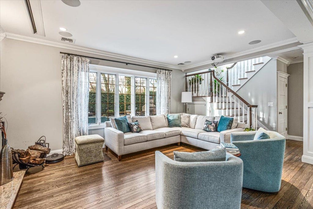 13 of 37 - 875 Catalpa Drive, Franklin Square, NY