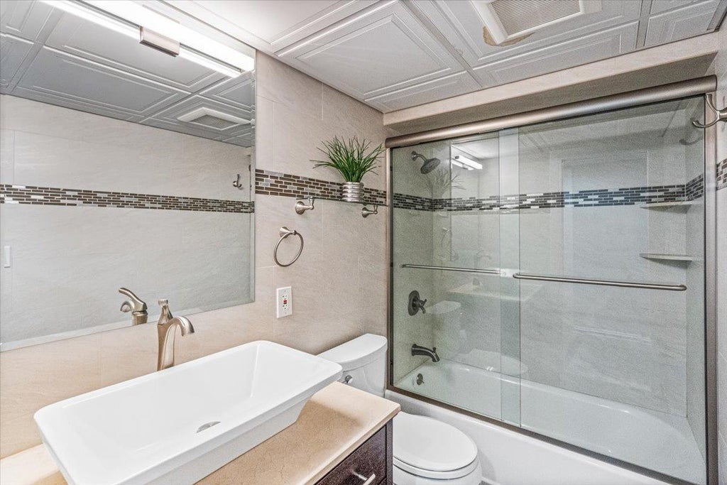 19 of 37 - 875 Catalpa Drive, Franklin Square, NY