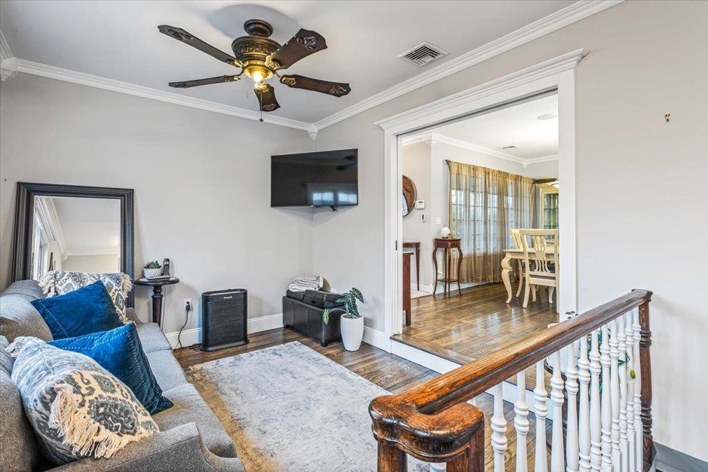 8 of 37 - 875 Catalpa Drive, Franklin Square, NY