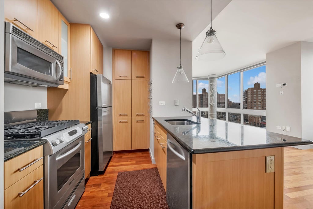 3 of 16 - 107-24 71 Road 7e, Forest Hills, NY