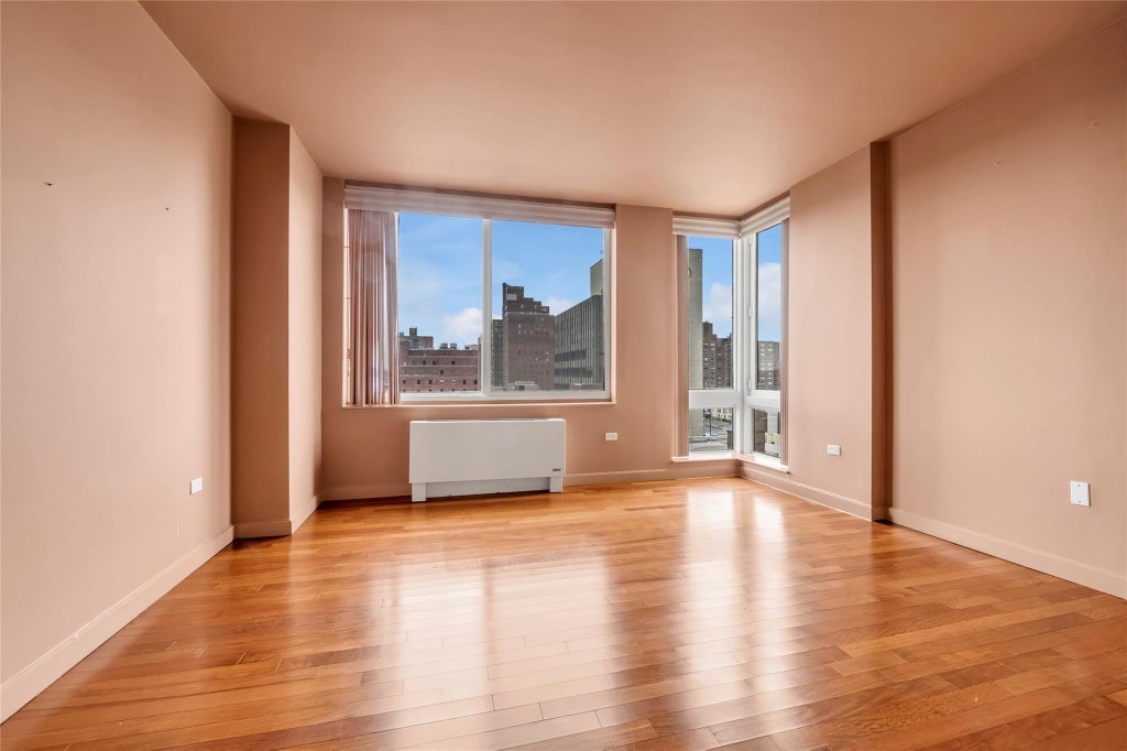 5 of 16 - 107-24 71 Road 7e, Forest Hills, NY