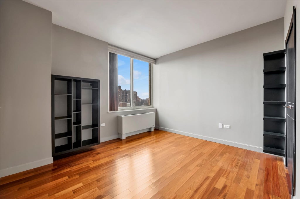 7 of 16 - 107-24 71 Road 7e, Forest Hills, NY