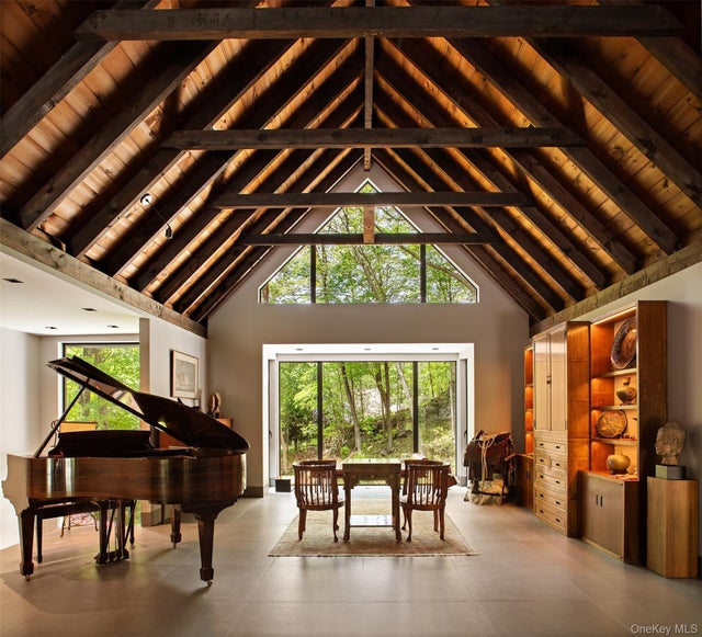 49 Indian Hill Road, Pound Ridge