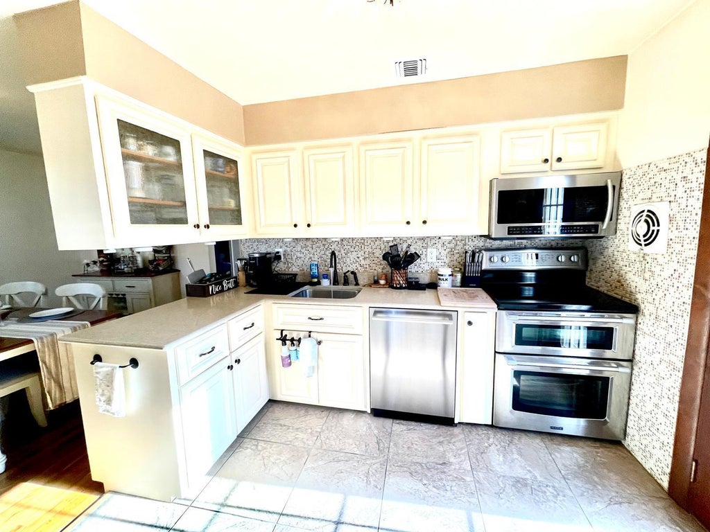 18 of 43 - 49 Fulham Lane, Holbrook, NY