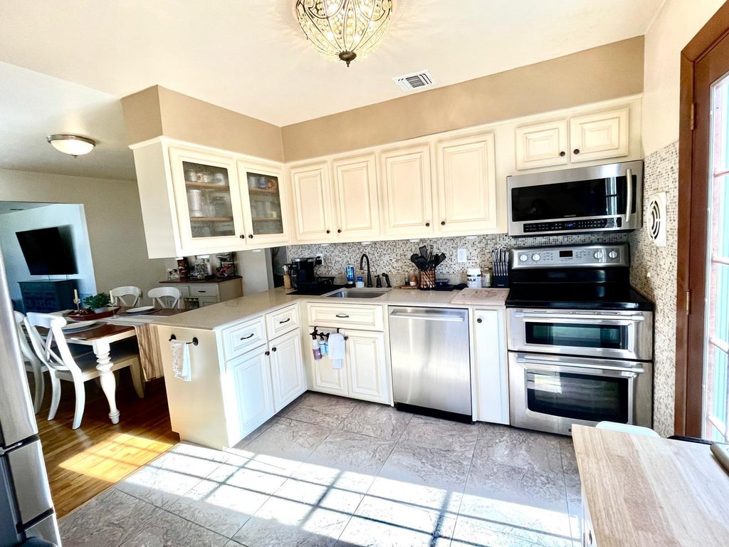 19 of 43 - 49 Fulham Lane, Holbrook, NY