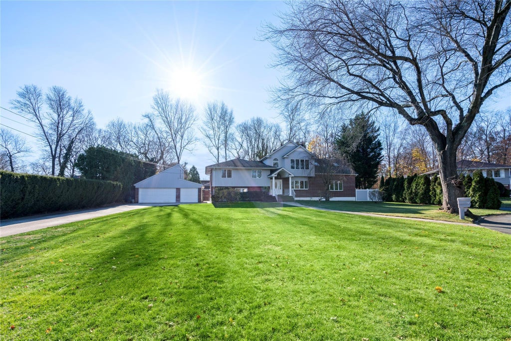 40 of 41 - 7 Julia Lane, East Northport, NY