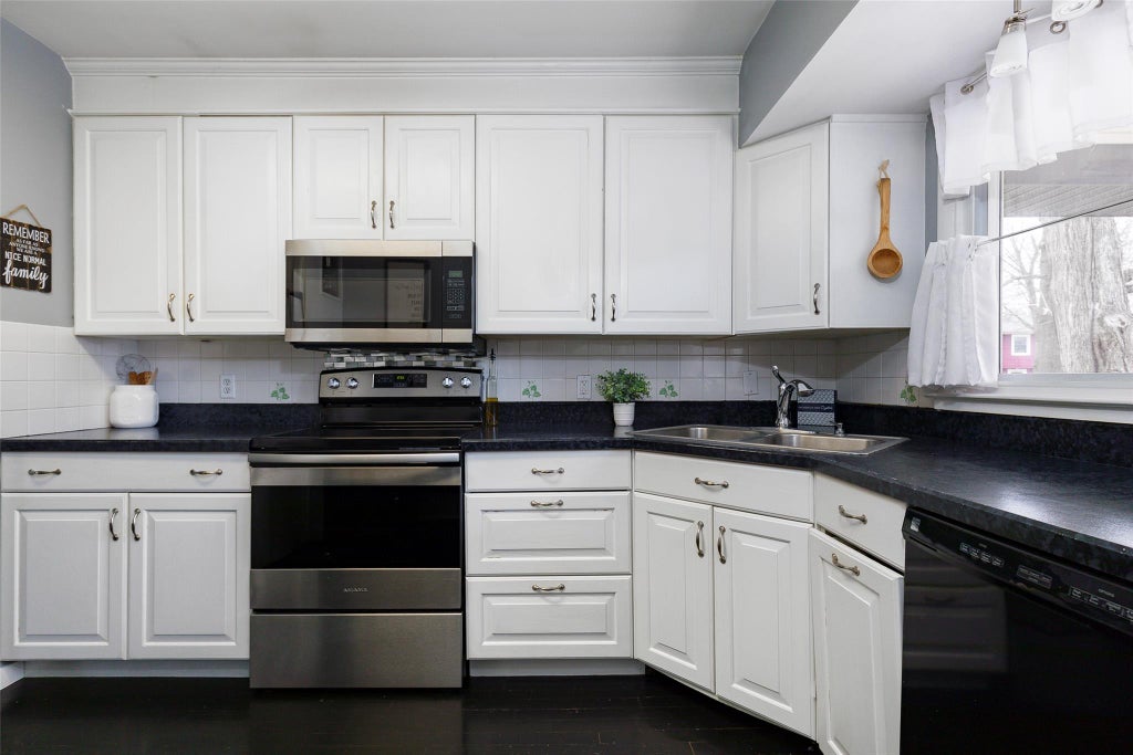 10 of 30 - 11 Cambridge Drive, Red Hook, NY