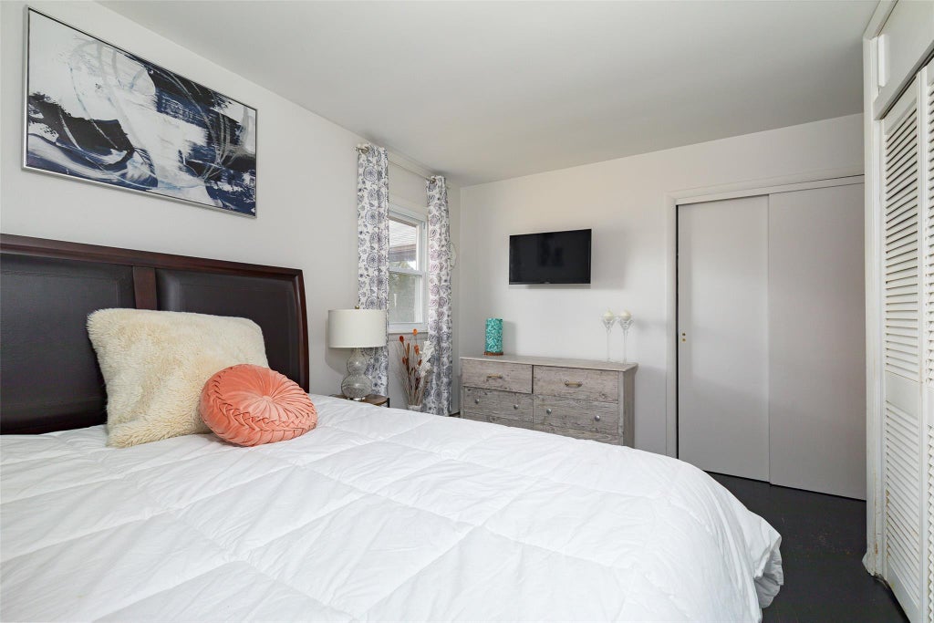 21 of 30 - 11 Cambridge Drive, Red Hook, NY