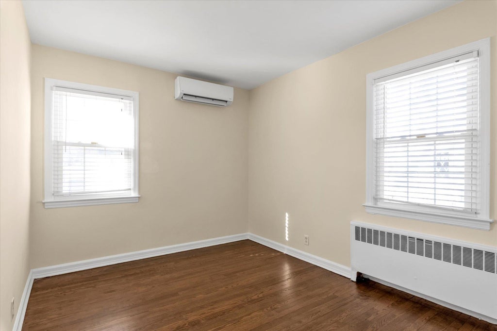 10 of 20 - 54 Peterson Place, Lynbrook, NY