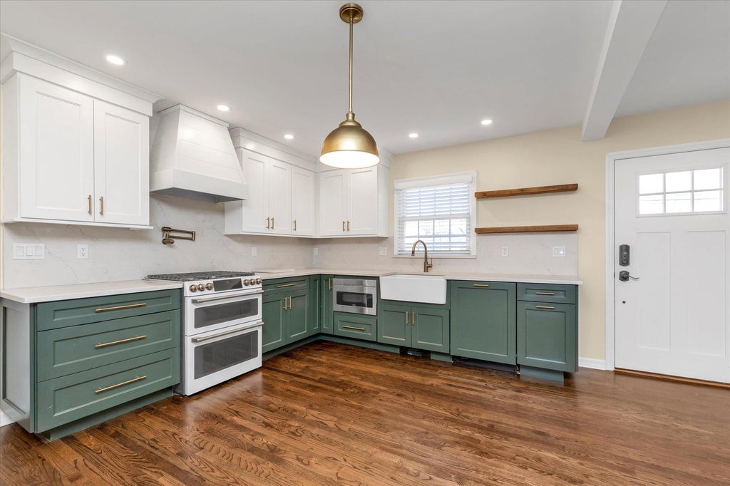 2 of 20 - 54 Peterson Place, Lynbrook, NY