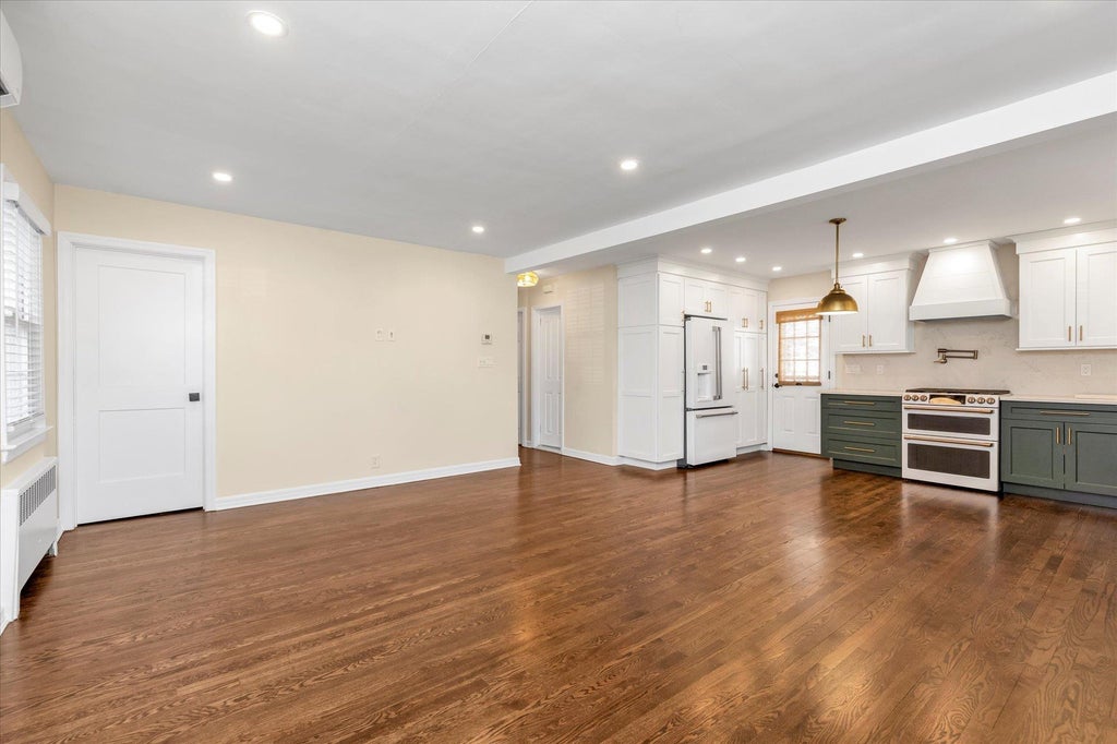 5 of 20 - 54 Peterson Place, Lynbrook, NY