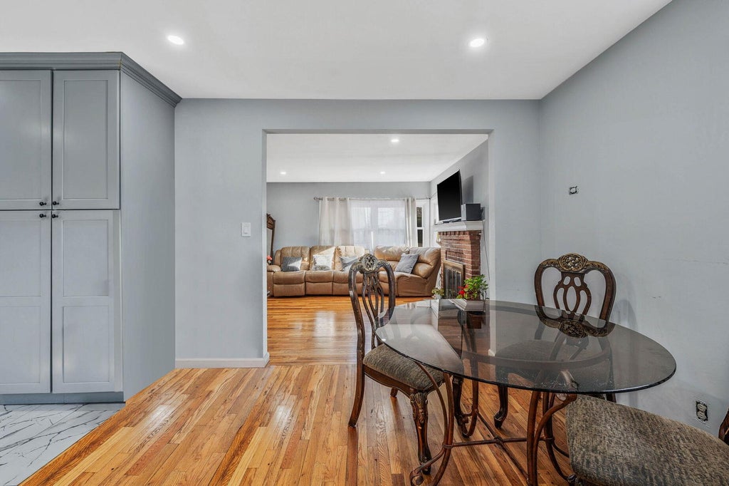 4 of 33 - 1 Devon St., Lynbrook, NY
