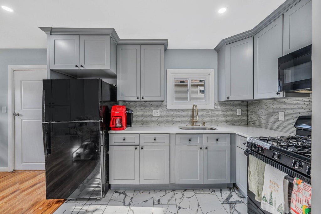 5 of 33 - 1 Devon St., Lynbrook, NY
